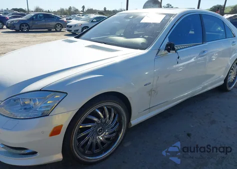 2012 Mercedes-Benz S 550 из США, поврежденный, VIN WDDNG7DB2CA421504